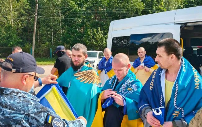 Україна через Білорусь повернула з полону 10 військових, які вважалися зниклими безвісти Україна через Білорусь повернула з полону 10 військових, які вважалися зниклими безвісти