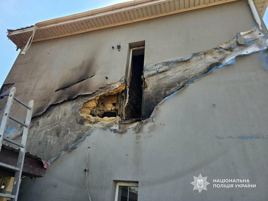 Понад 50 кг вибухівки у будинку: на Одещині знешкодили бойову частину ворожого дрона(відео) Понад 50 кг вибухівки у будинку: на Одещині знешкодили бойову частину ворожого дрона(відео)