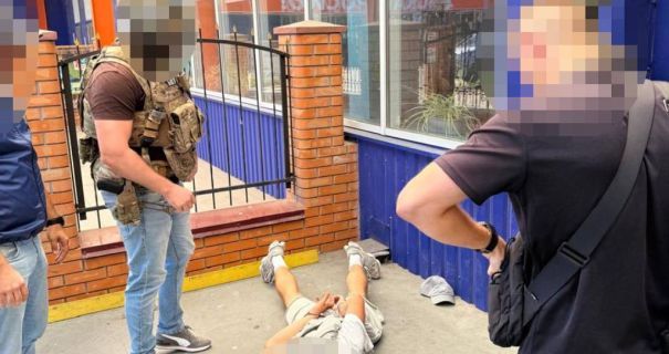 Обіцяв "тепле містечко" в СБУ за $3 тисячі: на Кіровоградщині викрили шахрая Обіцяв "тепле містечко" в СБУ за $3 тисячі: на Кіровоградщині викрили шахрая