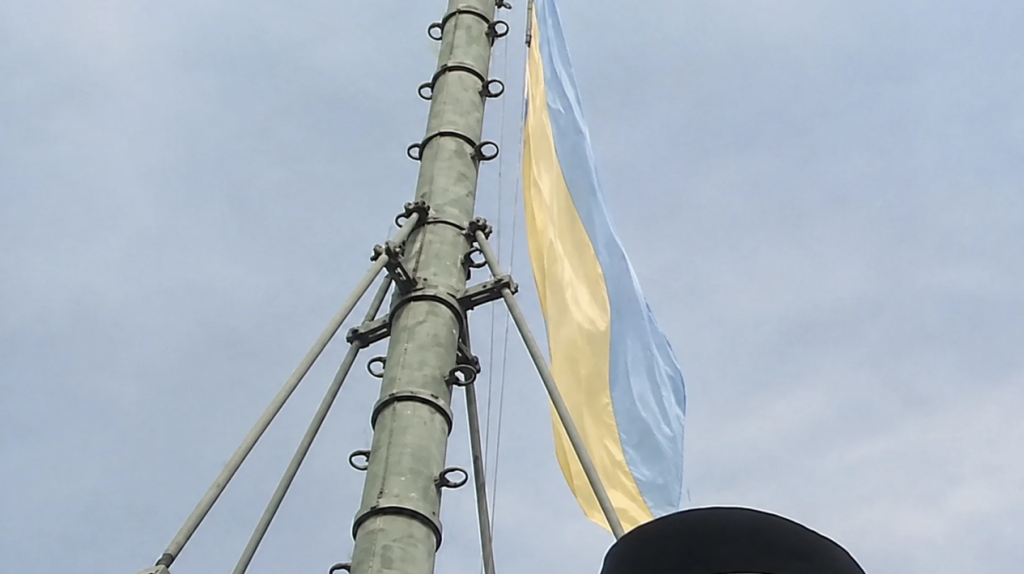 Подібних кадрів раніше не існувало. В архівах Нідерландів знайшли репортаж із першим підняттям українського прапора над Львівською ратушею Подібних кадрів раніше не існувало. В архівах Нідерландів знайшли репортаж із першим підняттям українського прапора над Львівською ратушею