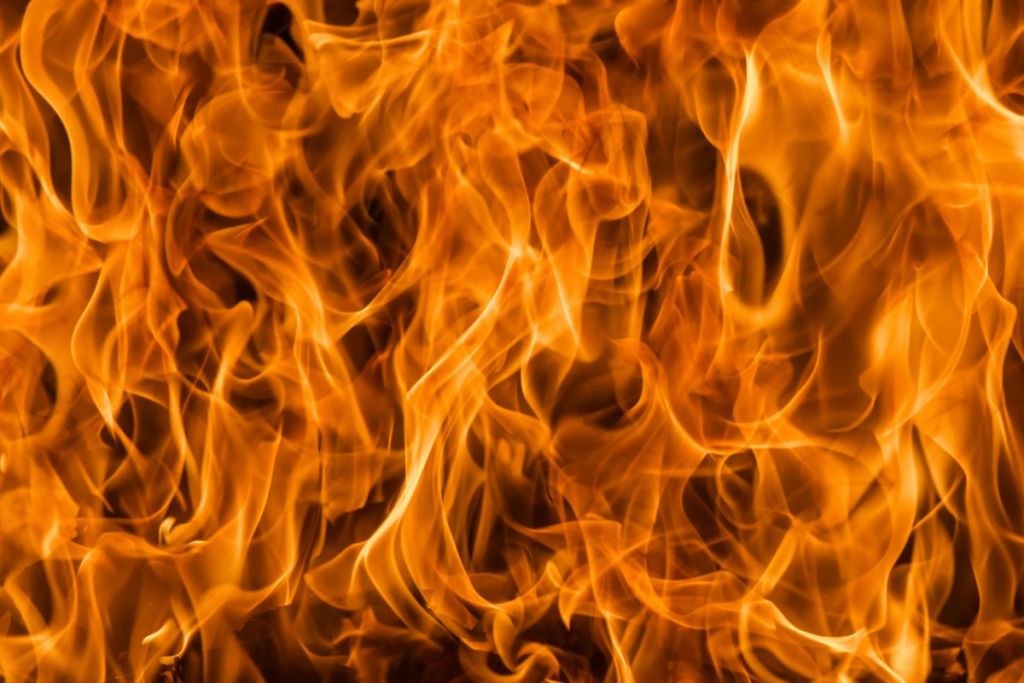 Жінка постраждала під час пожежі в багатоповерхівці в Одеському районі Жінка постраждала під час пожежі в багатоповерхівці в Одеському районі