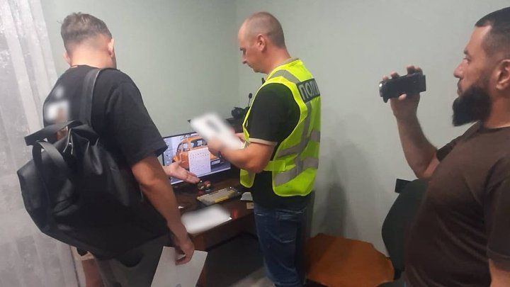 На Київщині викрили схему вербування жінок для сексуальної експлуатації за кордоном На Київщині викрили схему вербування жінок для сексуальної експлуатації за кордоном
