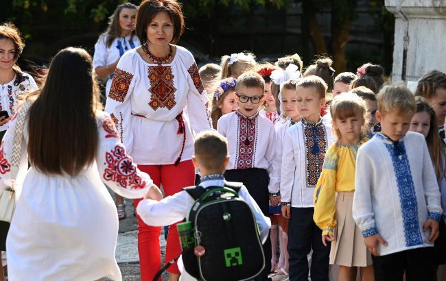У школах України 1 вересня проведуть Всеукраїнський урок "Мова гідності" У школах України 1 вересня проведуть Всеукраїнський урок "Мова гідності"