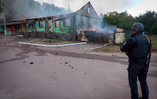 Горять склади під Києвом, удари по енергетиці на Полтавщині: все про наслідки обстрілу Горять склади під Києвом, удари по енергетиці на Полтавщині: все про наслідки обстрілу