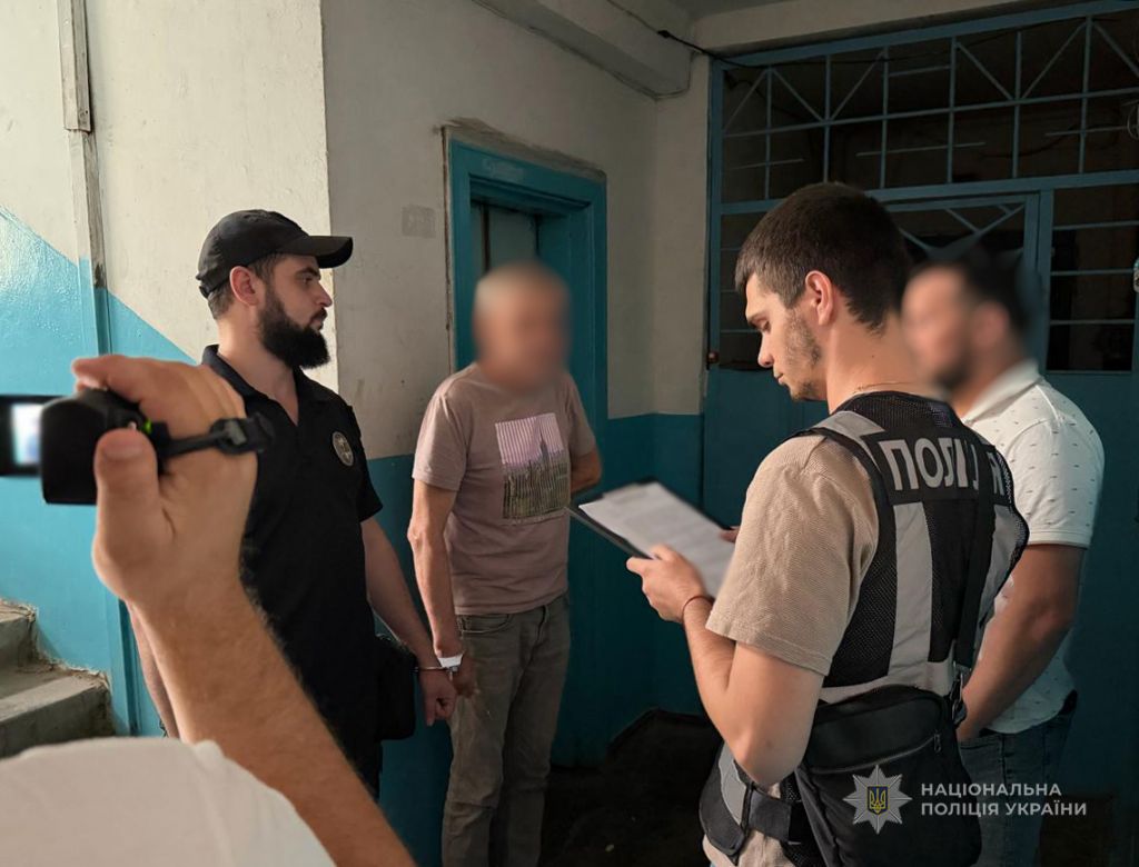 Поліцейські затримали жителя Одеси за підозрою у вбивстві матері Поліцейські затримали жителя Одеси за підозрою у вбивстві матері