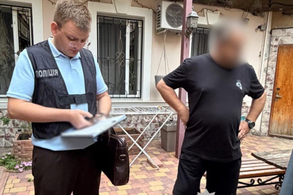 В Одесі хірург та його спільник вимагали п’ять тисяч долларів за оформлення довічної інвалідності В Одесі хірург та його спільник вимагали п’ять тисяч долларів за оформлення довічної інвалідності