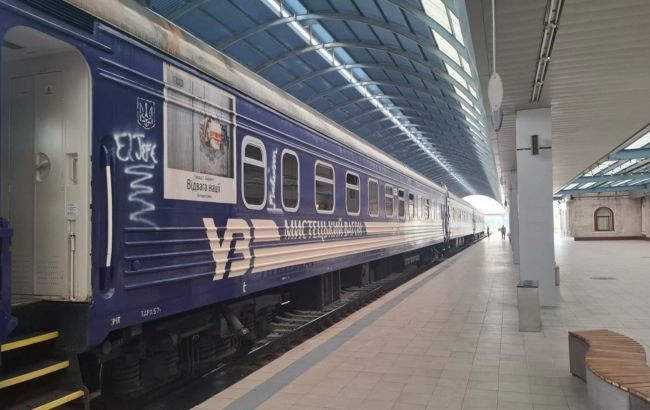 "Відвага нації" на рейках: "Укрзалізниця" запустила унікальний поїзд-галерею Європою "Відвага нації" на рейках: "Укрзалізниця" запустила унікальний поїзд-галерею Європою