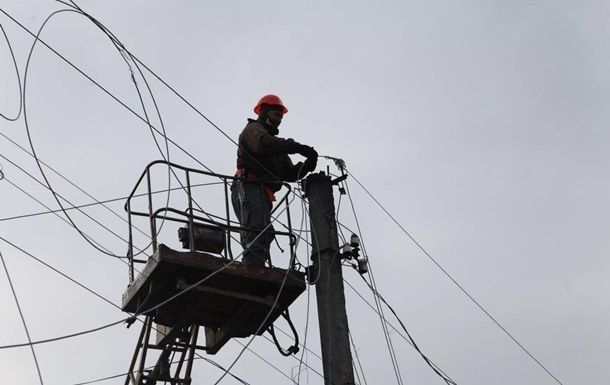 На Миколаївщині через обстріл без світла 300 тисяч абонентів На Миколаївщині через обстріл без світла 300 тисяч абонентів