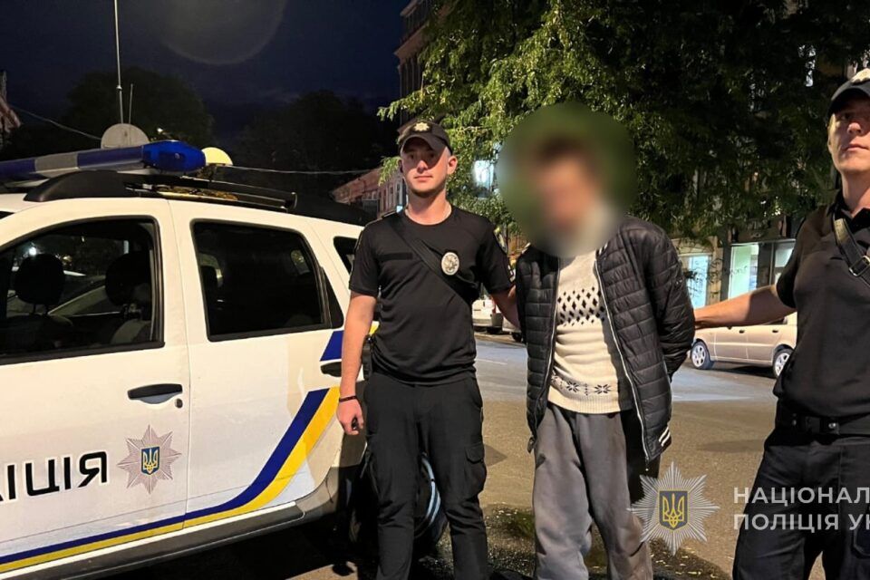 В Одесі суд на 60 діб відправив у медустанову чоловіка, який системно нападав на перехожих жінок на вулиці В Одесі суд на 60 діб відправив у медустанову чоловіка, який системно нападав на перехожих жінок на вулиці