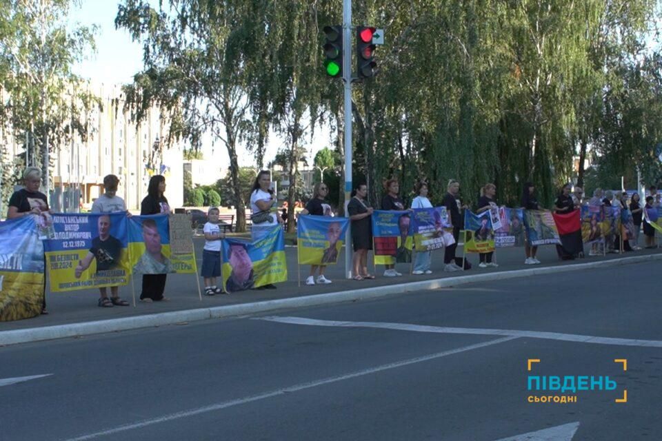 З надією у серці: в Ізмаїлі відбулася акція-нагадування про безвісти зниклих захисників(відео) З надією у серці: в Ізмаїлі відбулася акція-нагадування про безвісти зниклих захисників(відео)