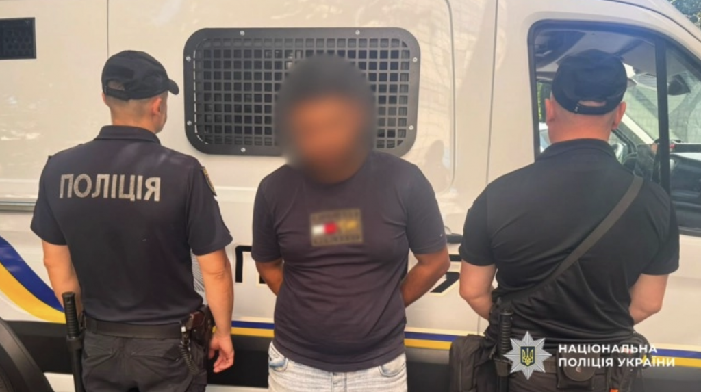 В Одесі іноземець під час дорожнього конфлікту побив чоловіка та забрав 2 тисячі доларів В Одесі іноземець під час дорожнього конфлікту побив чоловіка та забрав 2 тисячі доларів