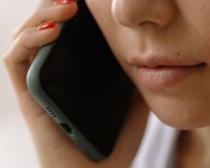 У Лисичанську окупанти заборонили мешканцям користуватися мобільним зв'язком У Лисичанську окупанти заборонили мешканцям користуватися мобільним зв'язком