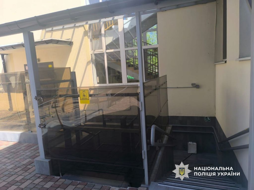 Недбалість під час ремонту укриття у дитсадку: в Одесі повідомили про підозру інженеру з технагляду(фото) Недбалість під час ремонту укриття у дитсадку: в Одесі повідомили про підозру інженеру з технагляду(фото)