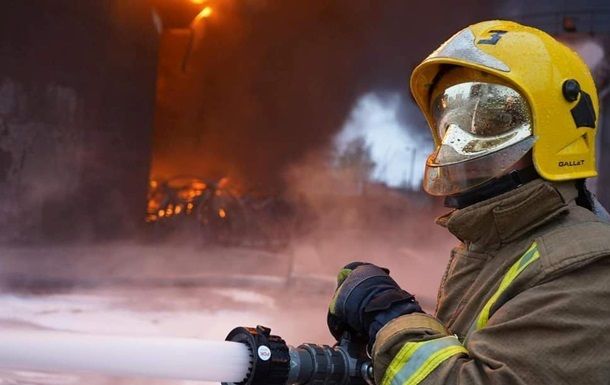 РФ вдарила балістичною ракетою по Кам’янському: четверо загиблих, п’ятеро поранених РФ вдарила балістичною ракетою по Кам’янському: четверо загиблих, п’ятеро поранених