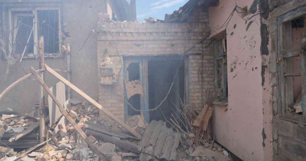 Росіяни вдарили по будинках Запоріжжя: стало відомо про моторошні масштаби руйнувань Росіяни вдарили по будинках Запоріжжя: стало відомо про моторошні масштаби руйнувань