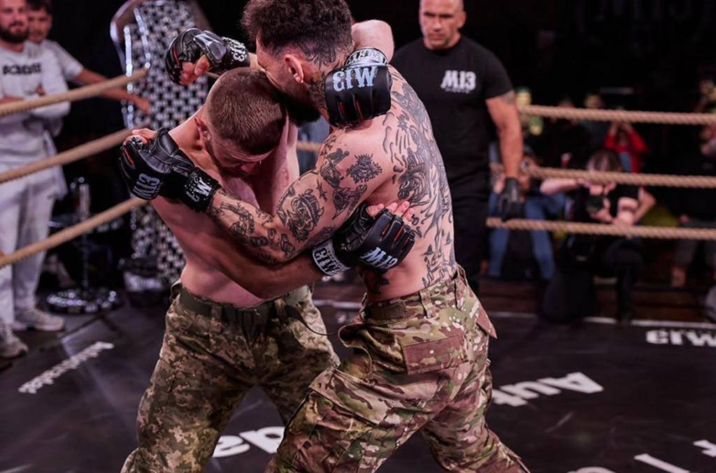 Видовищні бої серед військових: M13 FIGHTS провів турнір на баржі у центрі столиці(фото) Видовищні бої серед військових: M13 FIGHTS провів турнір на баржі у центрі столиці(фото)