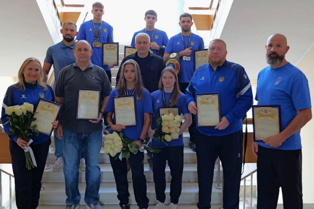 На Одещині чемпіонів з таїландського боксу та їхніх тренерів відзначили нагородами На Одещині чемпіонів з таїландського боксу та їхніх тренерів відзначили нагородами