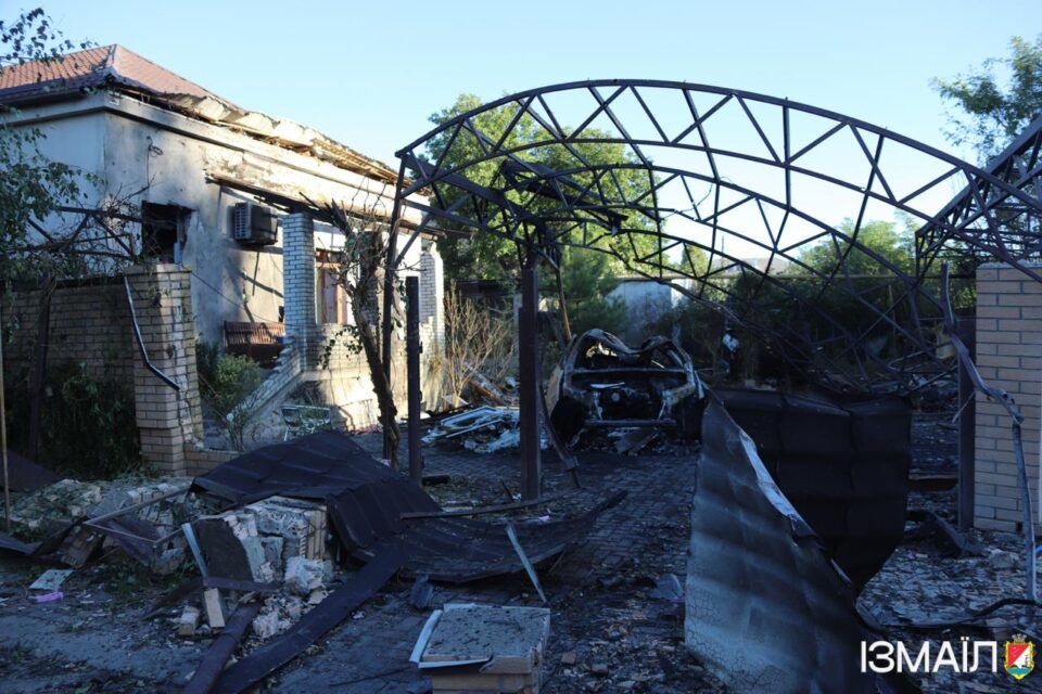Ізмаїльський міський голова розповів про наслідки вечірньої атаки на місто (фото) Ізмаїльський міський голова розповів про наслідки вечірньої атаки на місто (фото)