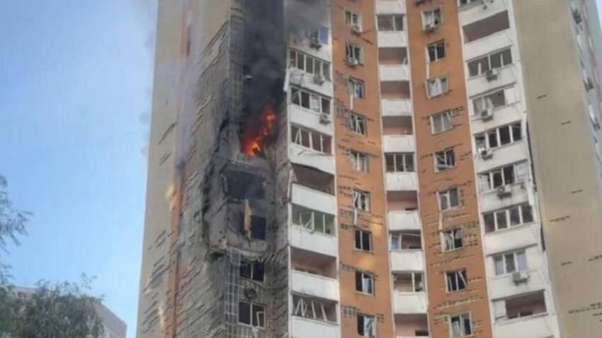 РФ зранку вгатила по Києву дронами: вогонь миттєво охопив багатоповерхівку, є потерпілі РФ зранку вгатила по Києву дронами: вогонь миттєво охопив багатоповерхівку, є потерпілі