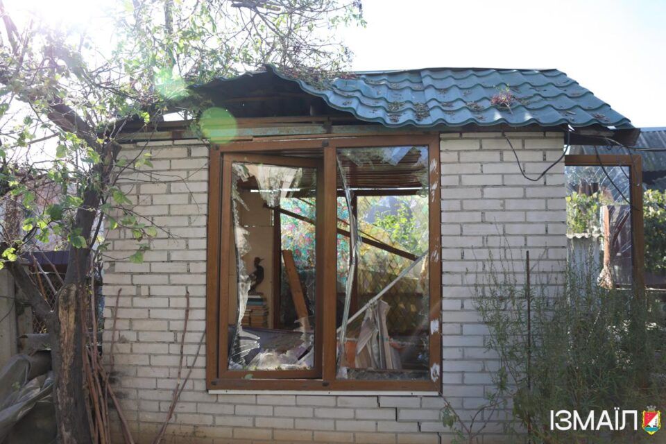 росія атакувала Ізмаїльський район вдень 10 вересня: загорілась спортивна школа, пошкоджено будинки росія атакувала Ізмаїльський район вдень 10 вересня: загорілась спортивна школа, пошкоджено будинки