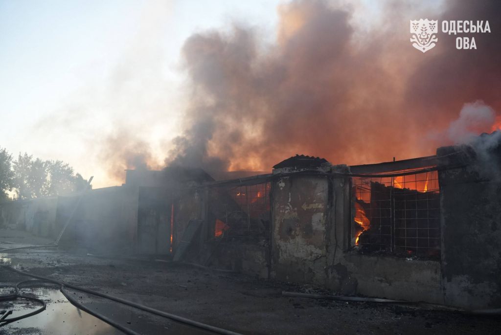 росіяни атакували в Одесі волонтерський склад з генераторами та одягом: є постраждалі росіяни атакували в Одесі волонтерський склад з генераторами та одягом: є постраждалі