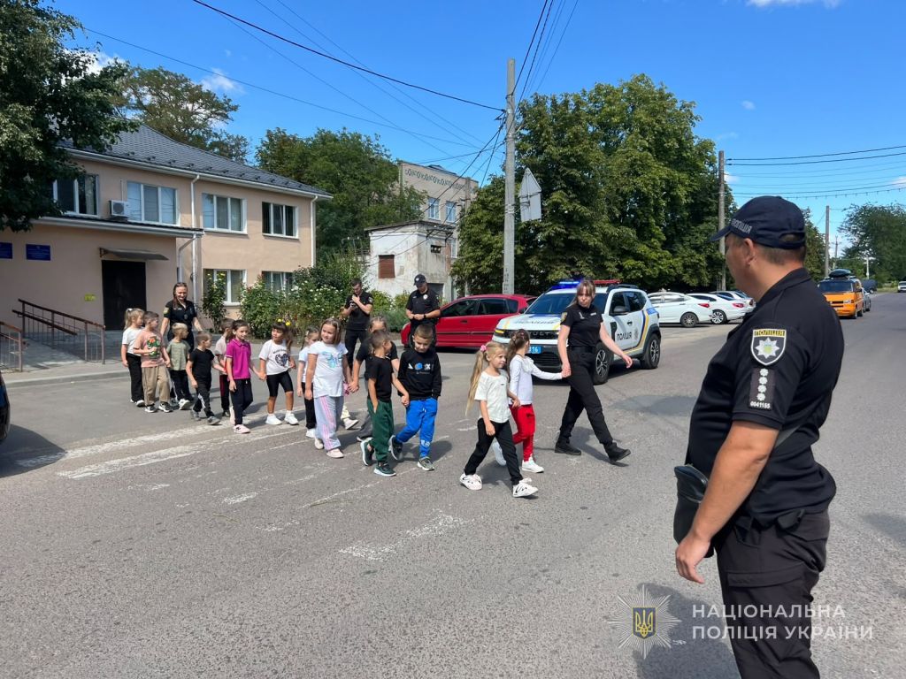 ПДР, мінна та пожежна безпека: правоохоронці Одещини навчають школярів правильній поведінці в небезпечних ситуаціях ПДР, мінна та пожежна безпека: правоохоронці Одещини навчають школярів правильній поведінці в небезпечних ситуаціях
