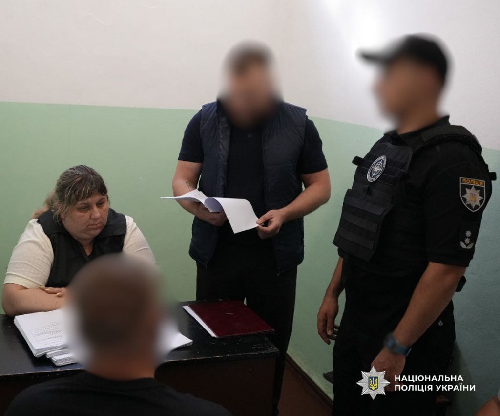Експлуатували малолітню дитину для виготовлення порноконтенту: на Одещині поліцейські затримали матір та її співмешканця Експлуатували малолітню дитину для виготовлення порноконтенту: на Одещині поліцейські затримали матір та її співмешканця
