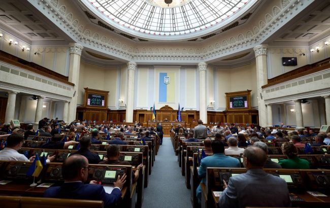 Тюрма за продаж банківської картки: Рада прийняла за основу законопроєкт проти "дропів" Тюрма за продаж банківської картки: Рада прийняла за основу законопроєкт проти "дропів"