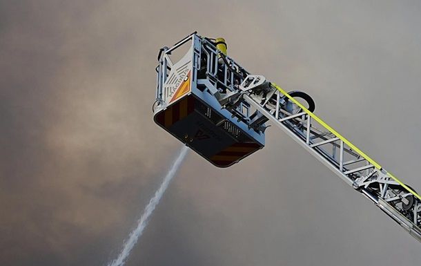 Вибиті вікна, пошкоджені будинки, зруйнований склад та постраждалі: все про наслідки удару по Києву Вибиті вікна, пошкоджені будинки, зруйнований склад та постраждалі: все про наслідки удару по Києву