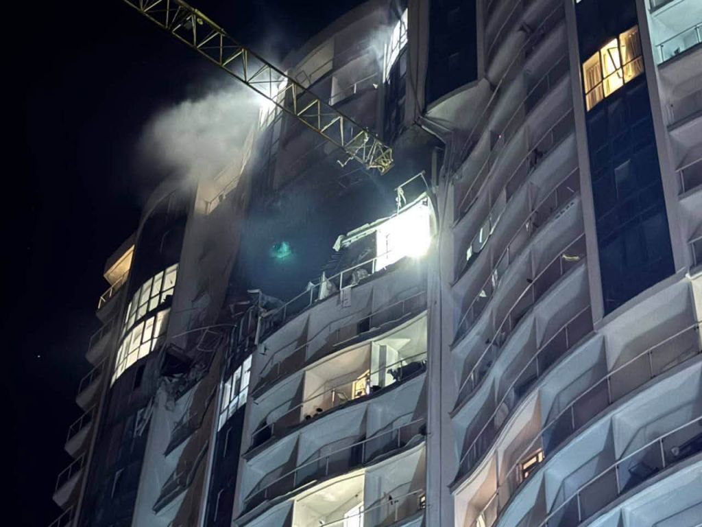 Майже всю ніч Одещина перебувала під масованою комбінованою атакою ворога: семеро людей постраждало, серед них двоє дітей 4 та 13 років Майже всю ніч Одещина перебувала під масованою комбінованою атакою ворога: семеро людей постраждало, серед них двоє дітей 4 та 13 років