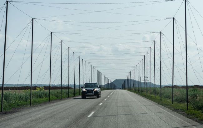 Антидроновими сітками невідкладно накриють дороги у 5 областях, гроші візьмуть із резерву Антидроновими сітками невідкладно накриють дороги у 5 областях, гроші візьмуть із резерву