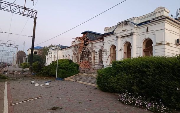 Укрзалізниця 111 разів зупиняла поїзди через дронову загрозу за ніч Укрзалізниця 111 разів зупиняла поїзди через дронову загрозу за ніч