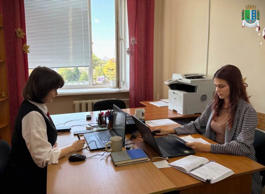 Вебінар «За лаштунками соцмереж: алгоритми платформ та захист від шахрайств» Вебінар «За лаштунками соцмереж: алгоритми платформ та захист від шахрайств»