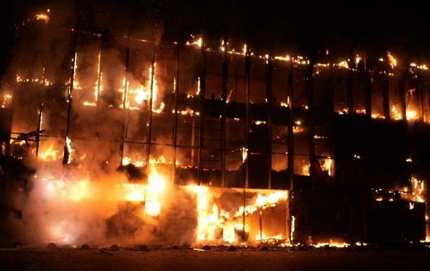 Запоріжжя пережило нічну атаку дронів: пошкоджені будинки, ТЦ і заклад освіти Запоріжжя пережило нічну атаку дронів: пошкоджені будинки, ТЦ і заклад освіти