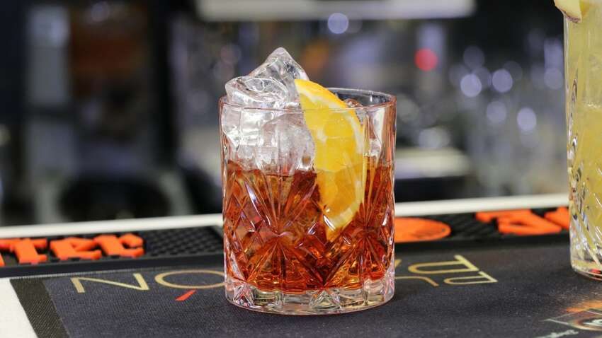 Граф хотів міцніший коктейль: як Campari став частиною історії Negroni Граф хотів міцніший коктейль: як Campari став частиною історії Negroni