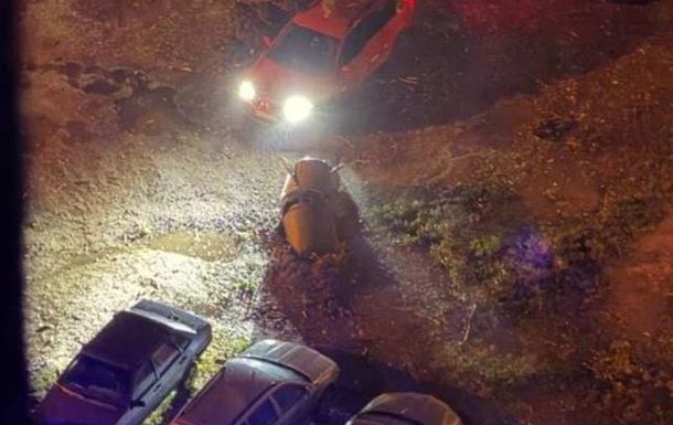 Двоє жертв і 8 постраждалих: в ДСНС показали наслідки нічної атаки на Київ (фото) Двоє жертв і 8 постраждалих: в ДСНС показали наслідки нічної атаки на Київ (фото)