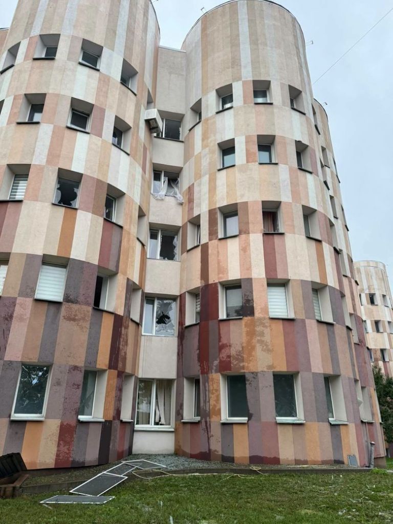 У Києві росіяни пошкодили пологовий будинок: в укритті "під звуки вибухів" народився хлопчик У Києві росіяни пошкодили пологовий будинок: в укритті "під звуки вибухів" народився хлопчик
