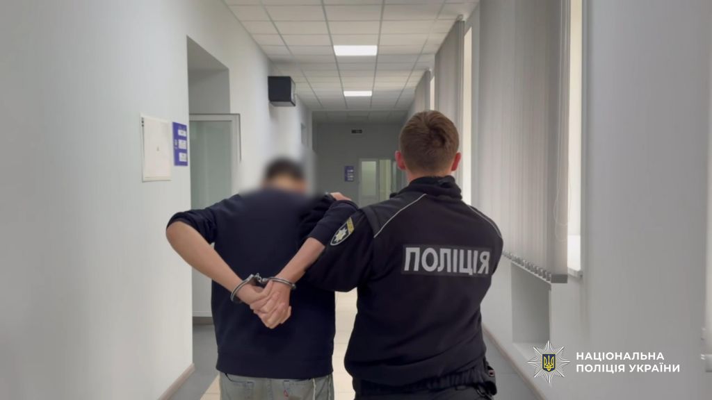 Поліцейські Одещини встановили підозрюваного у вбивстві 16-річного підлітка Поліцейські Одещини встановили підозрюваного у вбивстві 16-річного підлітка