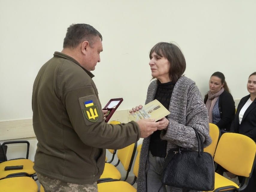 Двох Захисників із Татарбунарів посмертно відзначили Хрестами Сухопутних військ ЗСУ Двох Захисників із Татарбунарів посмертно відзначили Хрестами Сухопутних військ ЗСУ