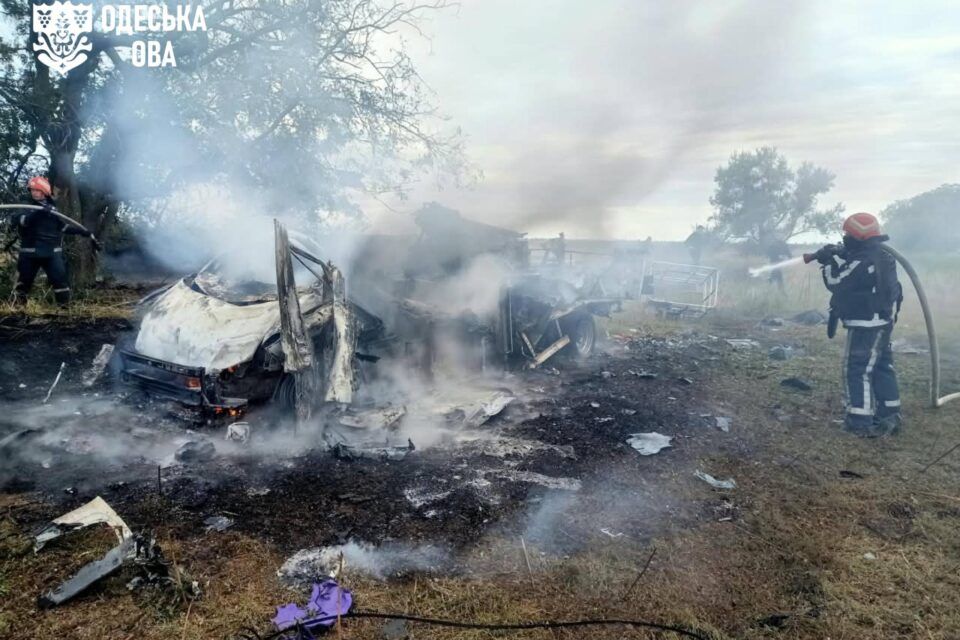 Ворог цілеспрямовано атакував автомобіль ДТЕК Одеські електромережі Ворог цілеспрямовано атакував автомобіль ДТЕК Одеські електромережі
