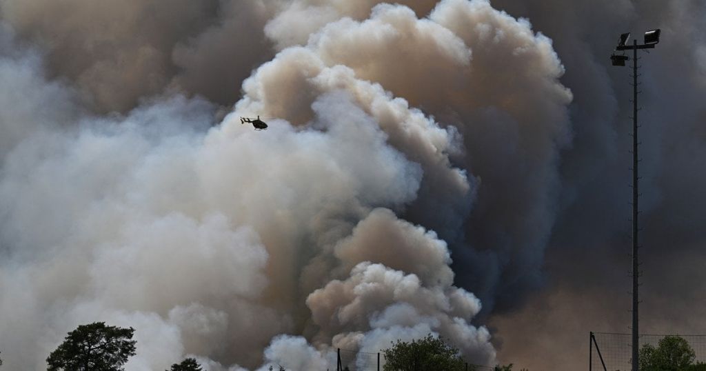 У Луганську пролунала серія вибухів після атаки дронів У Луганську пролунала серія вибухів після атаки дронів