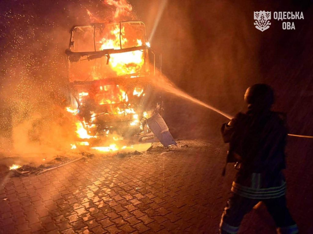 Ворог не припиняє атакувати обʼєкти цивільної інфраструктури Одещини (фото) Ворог не припиняє атакувати обʼєкти цивільної інфраструктури Одещини (фото)