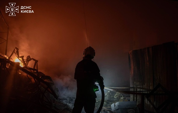 Масовий обстріл України: у Києві зростає кількість загиблих, у області — пожежі та руйнування Масовий обстріл України: у Києві зростає кількість загиблих, у області — пожежі та руйнування