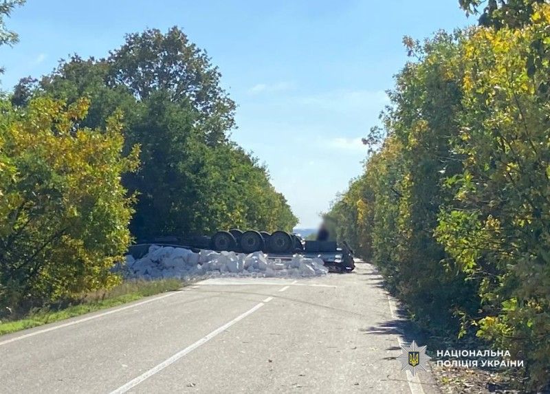 На трасі Одеса – Вознесенськ перекинулася вантажівка з піноблоками На трасі Одеса – Вознесенськ перекинулася вантажівка з піноблоками