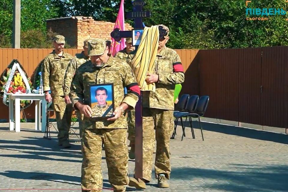 В Ізмаїлі попрощалися із захисником України Володимиром Вульпе(відео) В Ізмаїлі попрощалися із захисником України Володимиром Вульпе(відео)