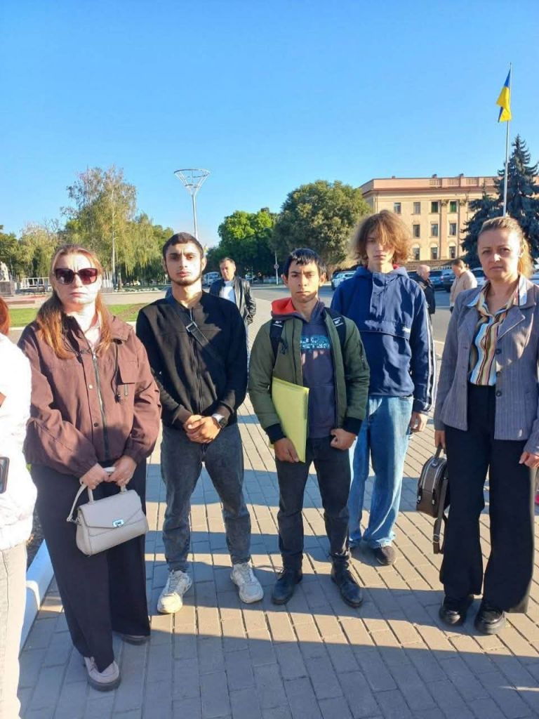 Пам’ятаємо. Шануємо. Дякуємо захисникам і захисницям України Пам’ятаємо. Шануємо. Дякуємо захисникам і захисницям України