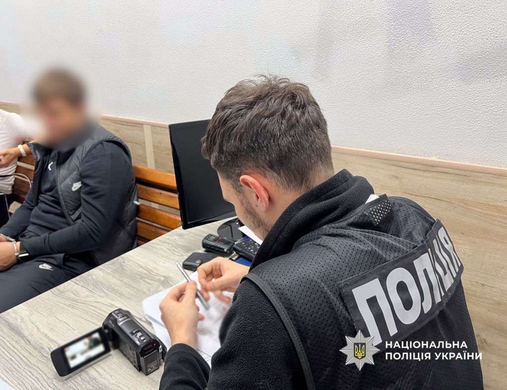 Порізав адміністраторку кав’ярні ножем через картридж для куріння: поліцейські затримали киянина за розбій у центрі Одеси Порізав адміністраторку кав’ярні ножем через картридж для куріння: поліцейські затримали киянина за розбій у центрі Одеси
