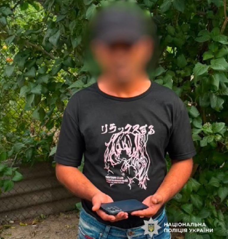 Одесит вдарив жінку та відібрав телефон Одесит вдарив жінку та відібрав телефон