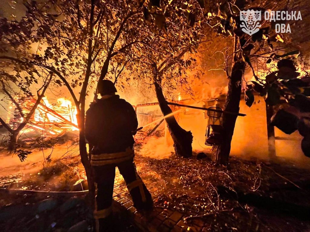 росіяни здійснили масовану атаку по Одещині. Під ударами опинилися промислова й портова інфраструктура, а також дачний сектор росіяни здійснили масовану атаку по Одещині. Під ударами опинилися промислова й портова інфраструктура, а також дачний сектор