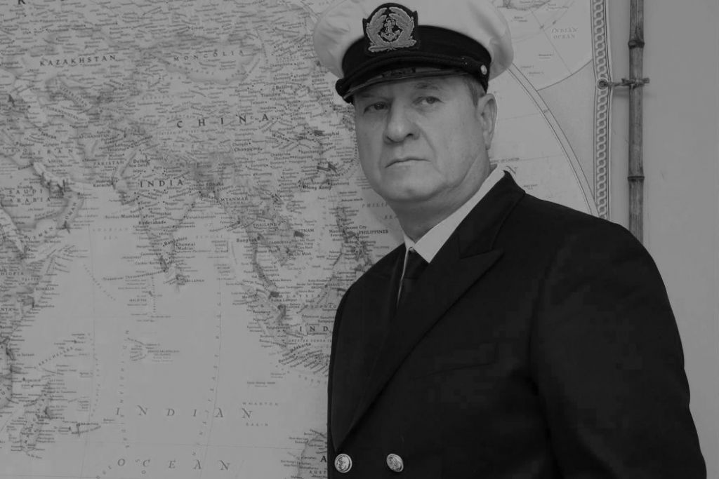 Про його мужність під час блокади морського коридору знімуть фільм: в Одесі попрощаються з капітаном судна, в яке влучив російський шахед Про його мужність під час блокади морського коридору знімуть фільм: в Одесі попрощаються з капітаном судна, в яке влучив російський шахед